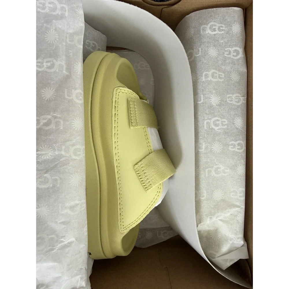 Junior Uggs Slides Size 1 in Goldenglow